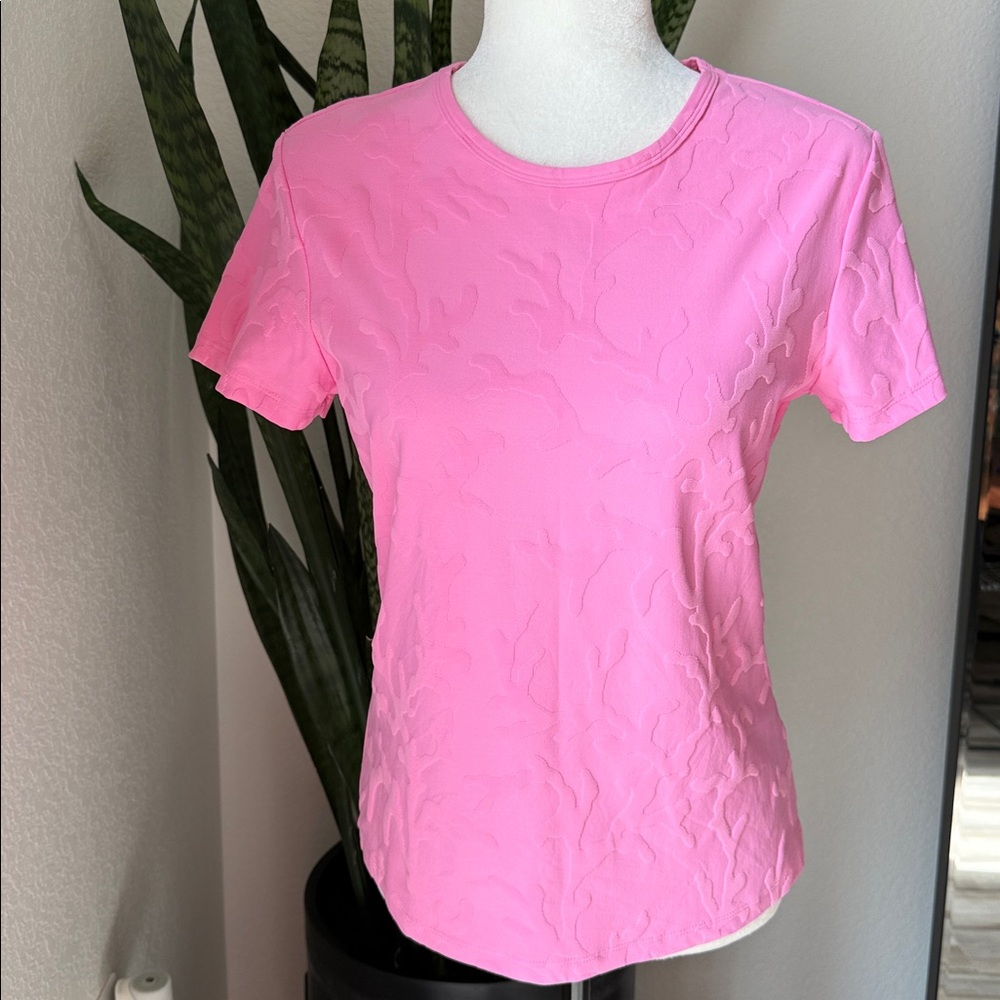 J Mclaughlin Signature Stretch Pink Embossed T-Shirt Size L - Picture 2 of 12